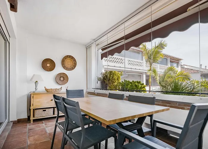 Beachfront Golden Mile Puento Sea View Wifi ماربيا